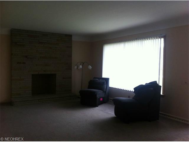 51 Gillian Ln, Youngstown, OH 44511 photo 2