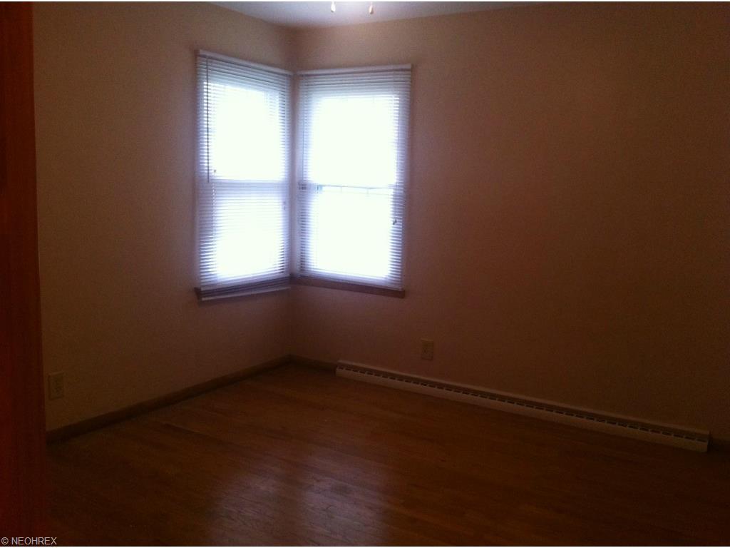 51 Gillian Ln, Youngstown, OH 44511 photo 8