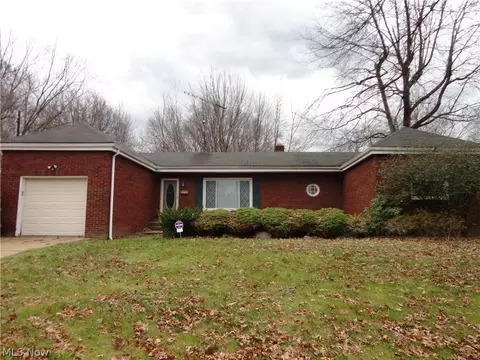 1919 Wingate Rd, Youngstown, OH 44514 photo 1