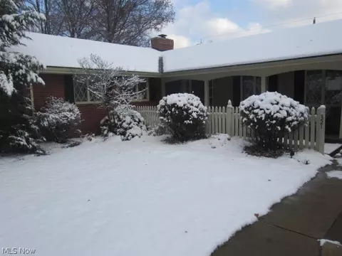 321 Hamilton Cir, Elyria, OH 44035 photo 4