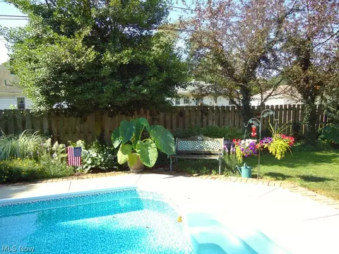 321 Hamilton Cir, Elyria, OH 44035 photo 22