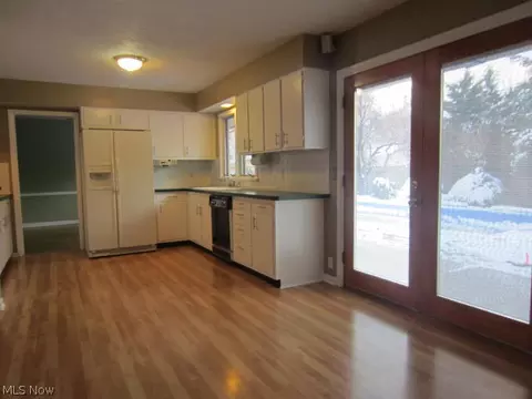 321 Hamilton Cir, Elyria, OH 44035 photo 7