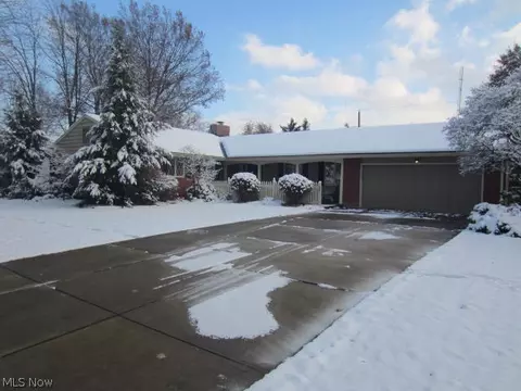 321 Hamilton Cir, Elyria, OH 44035 photo 2