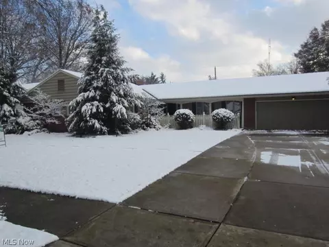 321 Hamilton Cir, Elyria, OH 44035 photo 3