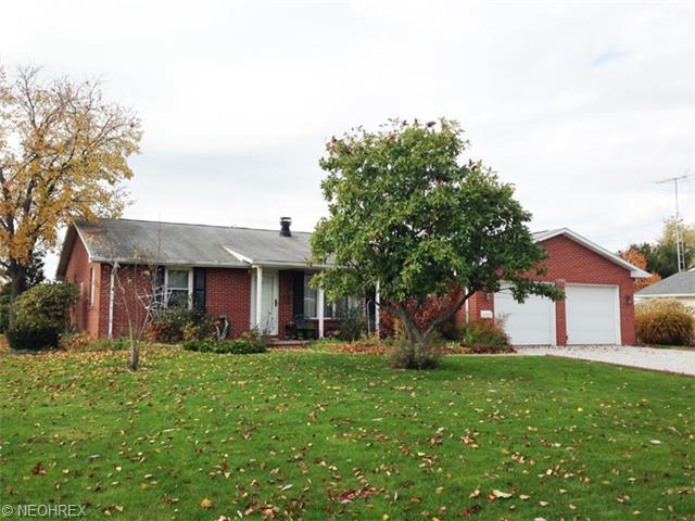 3850 Oakridge Dr, Louisville, OH 44641 photo 1