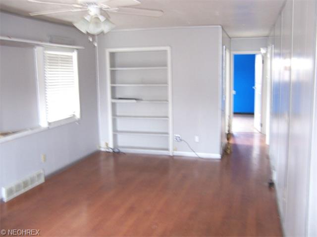 250 E Main St, Madison, OH 44057 photo 2