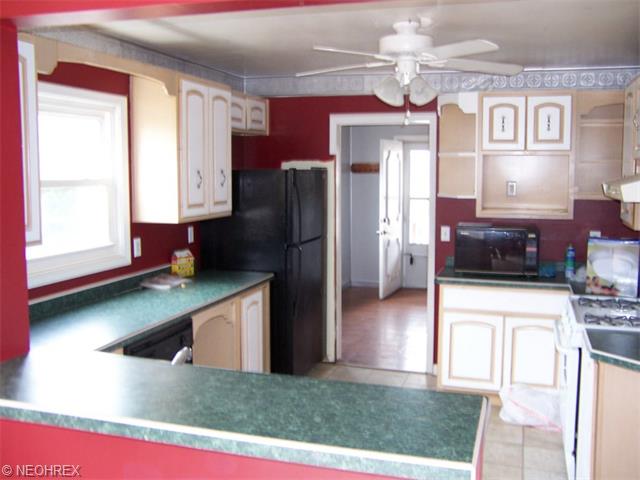 250 E Main St, Madison, OH 44057 photo 3