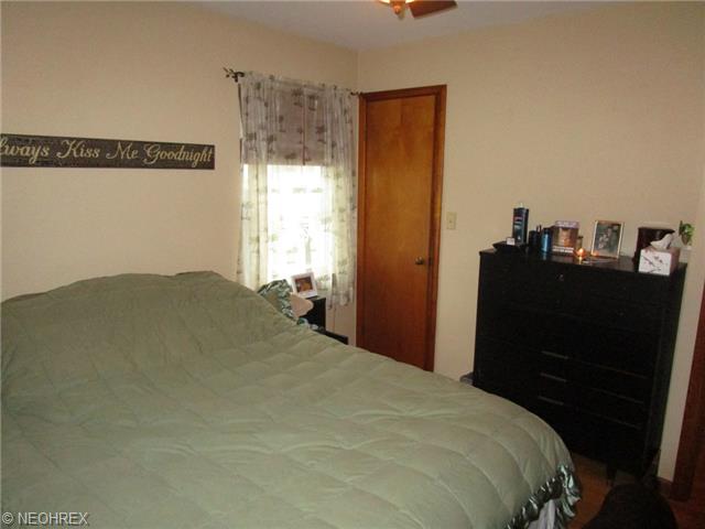 933 Ohio Ave, Ashtabula, OH 44004 photo 8