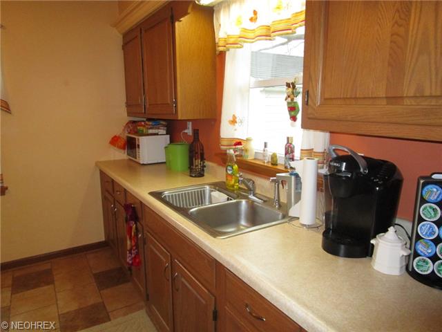 933 Ohio Ave, Ashtabula, OH 44004 photo 4