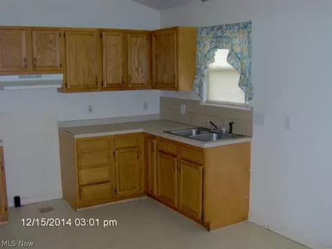9941 Green Dr, Windham, OH 44288 photo 4
