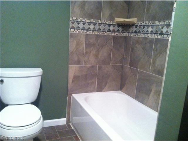 131 Homer Ct, Elyria, OH 44035 photo 1