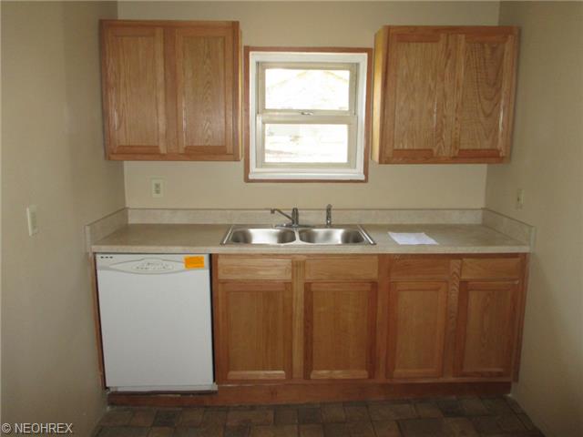 125 Cornelia Dr, Chardon, OH 44024 photo 3
