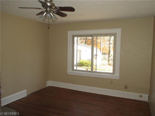 125 Cornelia Dr, Chardon, OH 44024 photo 2