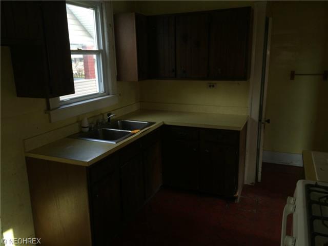 210 Olive St, Elyria, OH 44035 photo 5