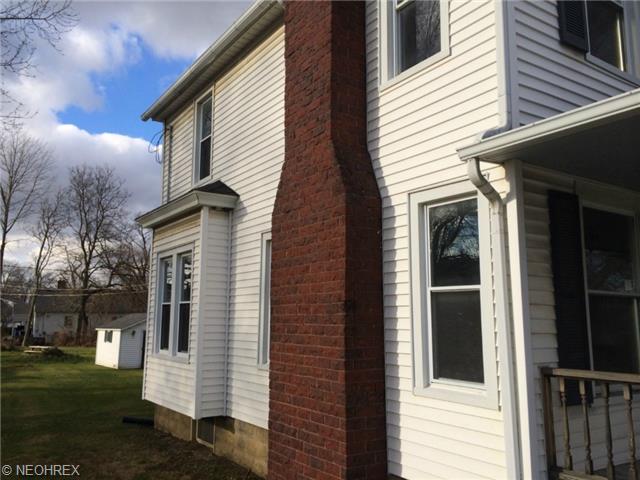 210 Olive St, Elyria, OH 44035 photo 2