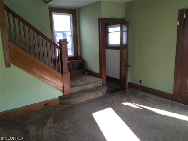 210 Olive St, Elyria, OH 44035 photo 3