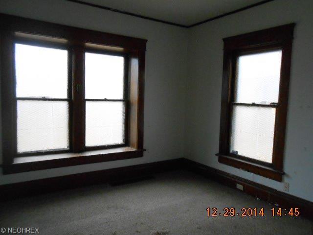 437 E Voris St, Akron, OH 44311 photo 4