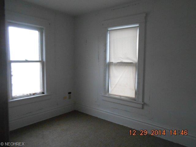 437 E Voris St, Akron, OH 44311 photo 8