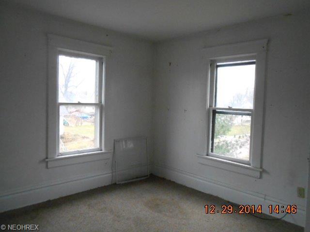 437 E Voris St, Akron, OH 44311 photo 7