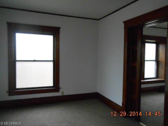 437 E Voris St, Akron, OH 44311 photo 5