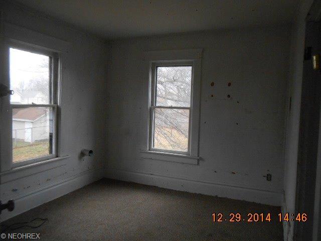 437 E Voris St, Akron, OH 44311 photo 6
