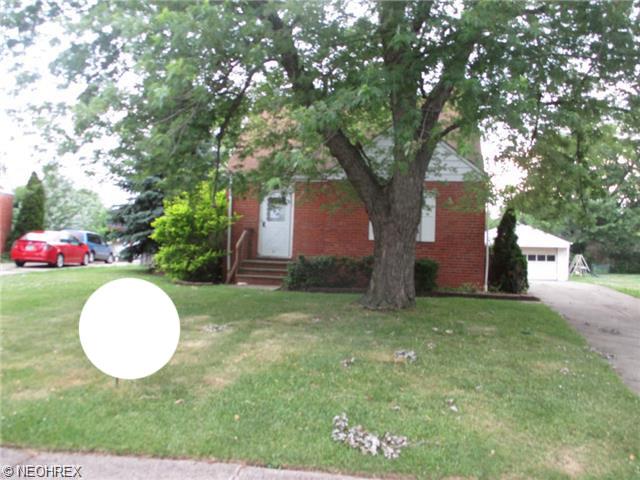 701 E 256th St, Euclid, OH 44132 photo 1