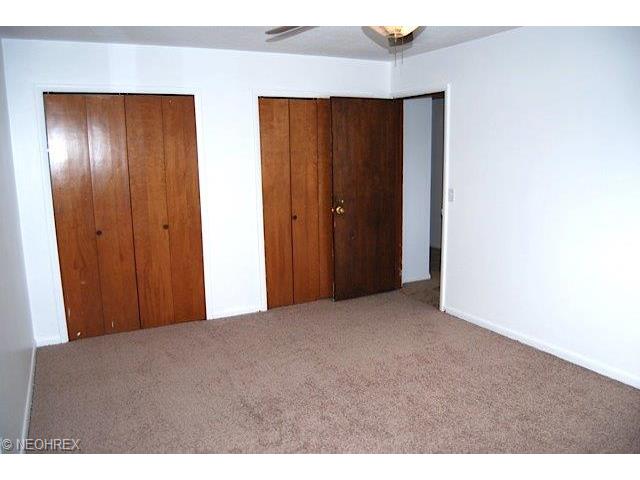 908 Delaware Ave, Elyria, OH 44035 photo 8