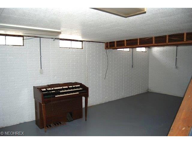 908 Delaware Ave, Elyria, OH 44035 photo 12