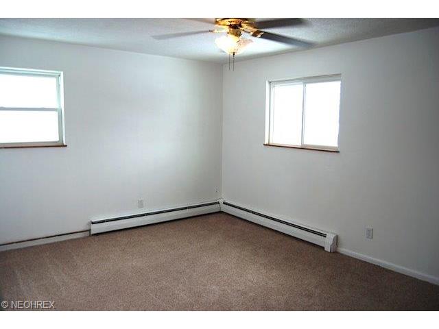 908 Delaware Ave, Elyria, OH 44035 photo 6
