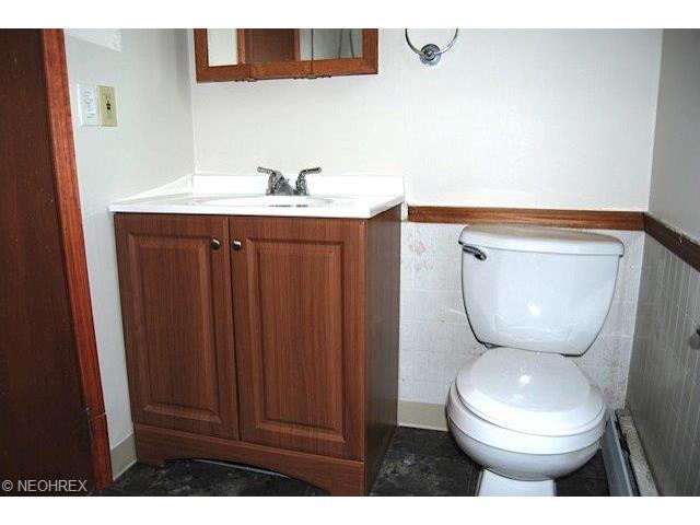 908 Delaware Ave, Elyria, OH 44035 photo 9