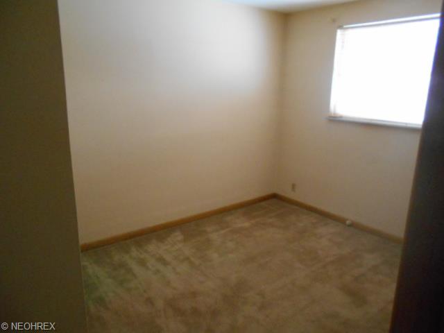 1702 Walnut St, Coshocton, OH 43812 photo 5