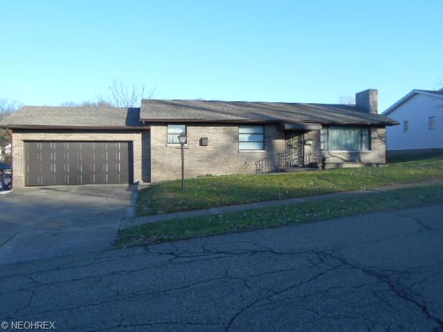 1702 Walnut St, Coshocton, OH 43812 photo 1
