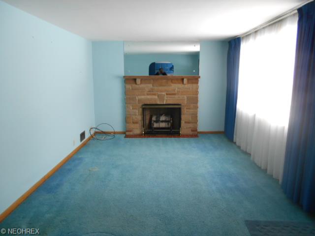 1702 Walnut St, Coshocton, OH 43812 photo 2