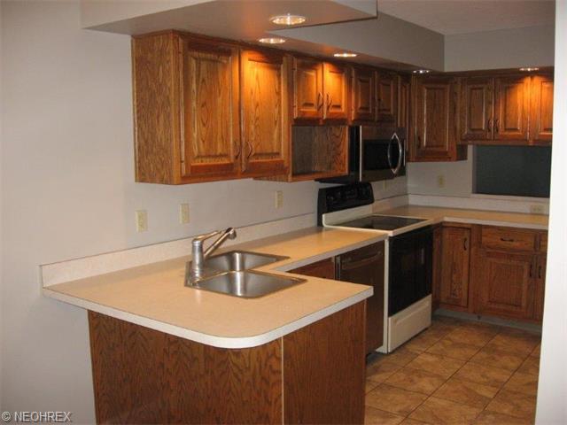 718 Elizabeth Dr, Huron, OH 44839 photo 2