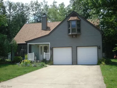 2101 Deerfield Dr, Ashtabula, OH 44004 photo 1