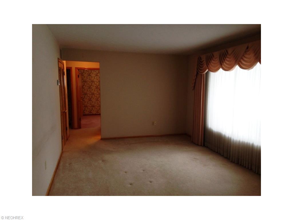201 Colgate Ave, Elyria, OH 44035 photo 5