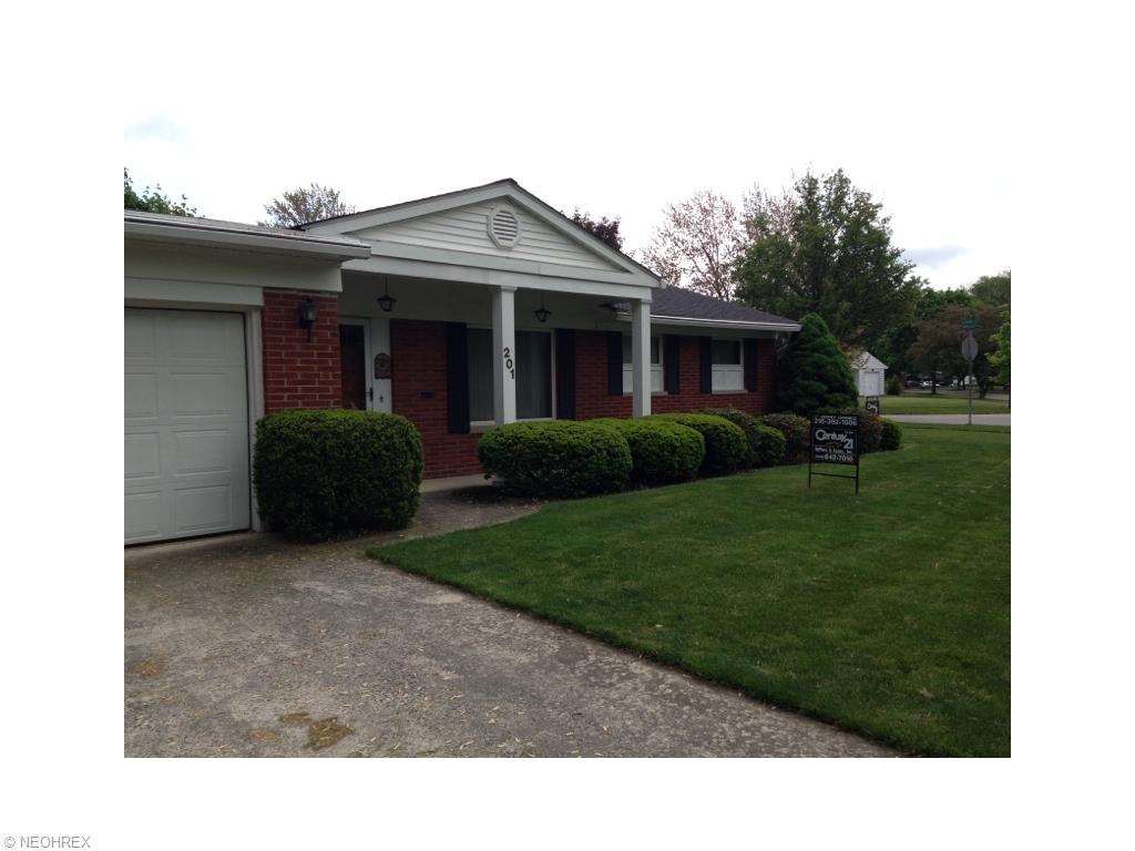 201 Colgate Ave, Elyria, OH 44035 photo 2