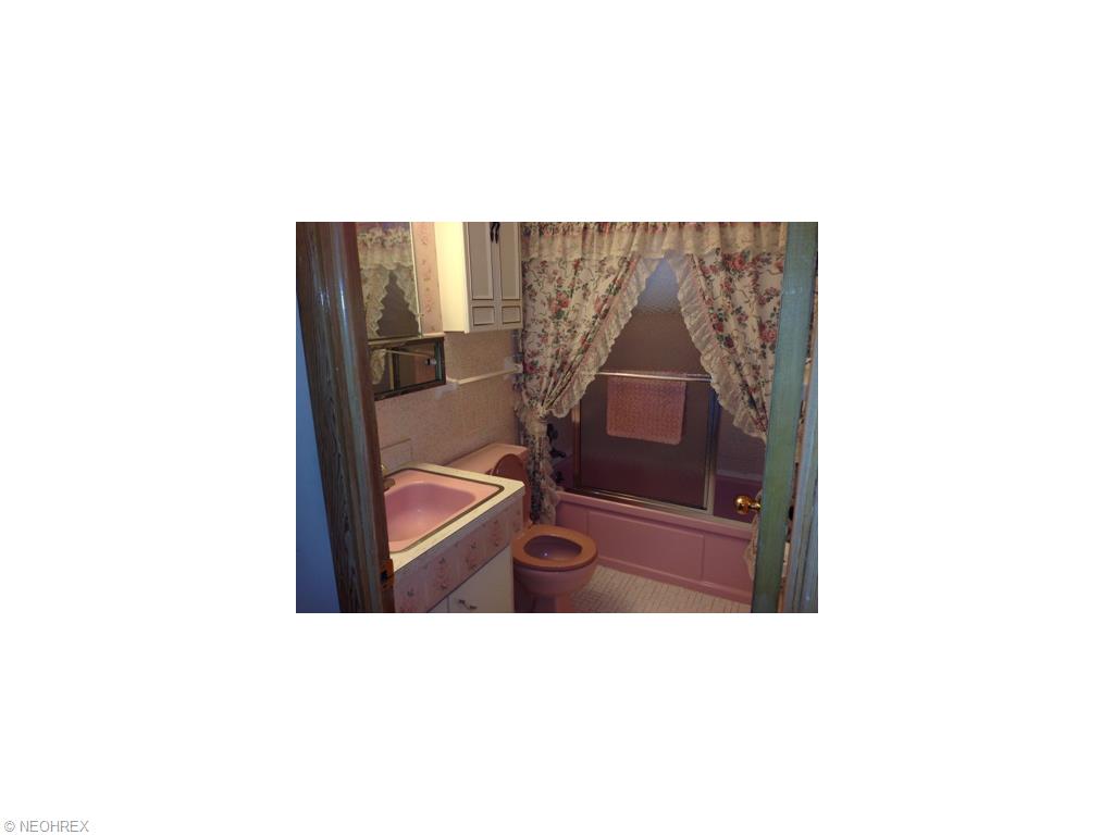 201 Colgate Ave, Elyria, OH 44035 photo 12