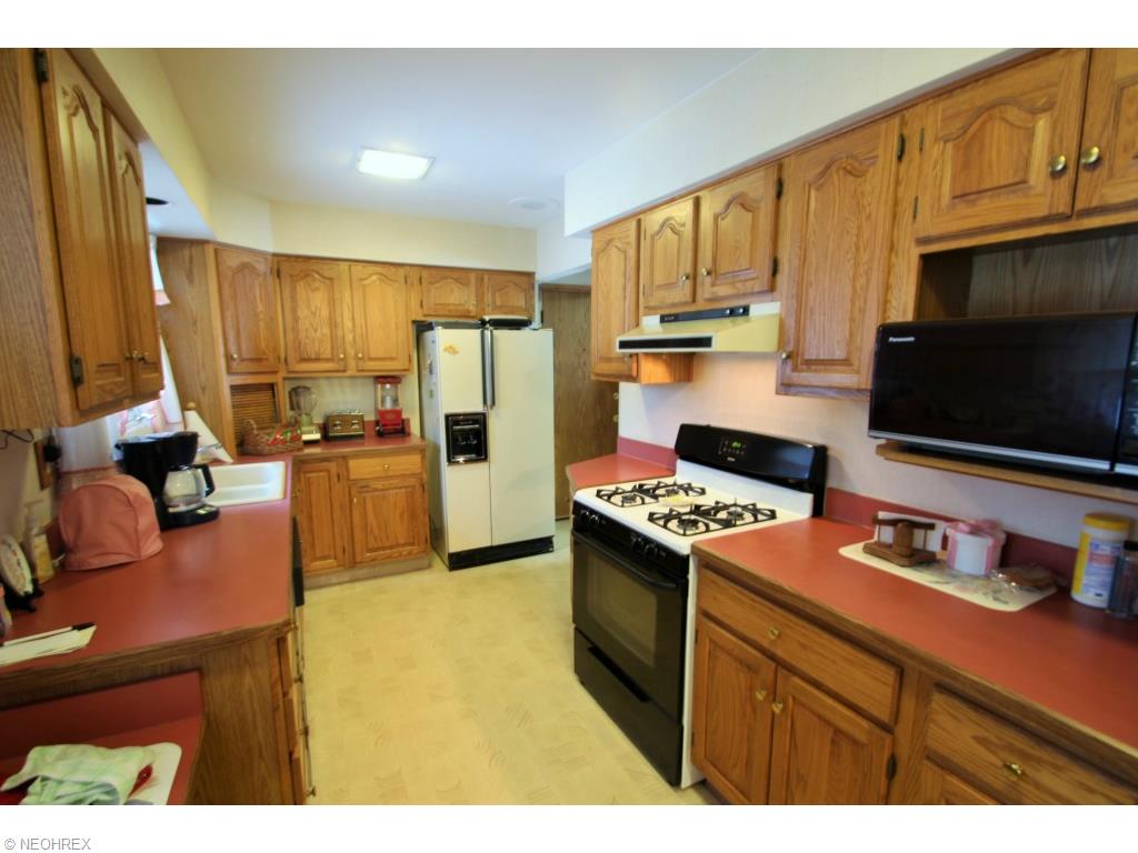 8879 Spring Valley Dr, Mentor, OH 44060 photo 9