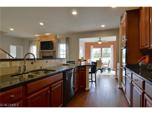 107 Paradise Dr, Elyria, OH 44035 photo 3