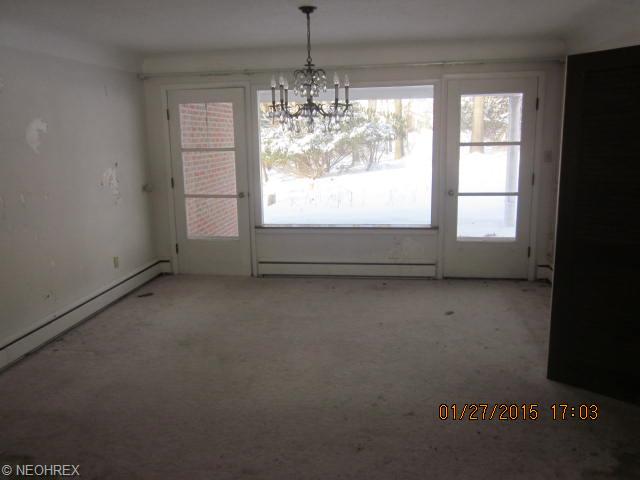 4071 E Sprague Rd, Seven Hills, OH 44131 photo 2