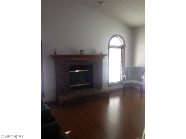 201 Augusta Dr, Elyria, OH 44035 photo 3