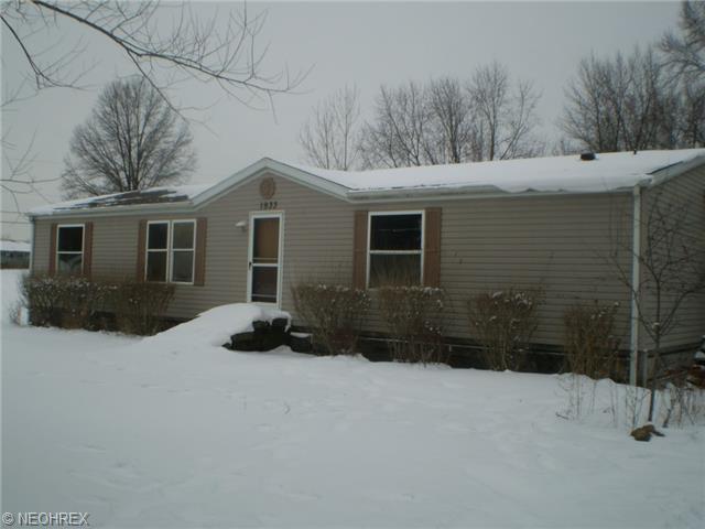 1933 Wright Rd, Akron, OH 44320 photo 1