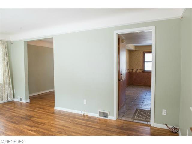 4202 Kenmore, Parma, OH 44134 photo 3