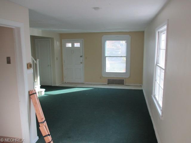 1470 E 252nd St, Euclid, OH 44117 photo 2