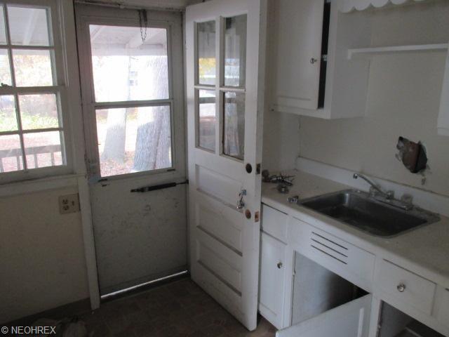 1470 E 252nd St, Euclid, OH 44117 photo 5