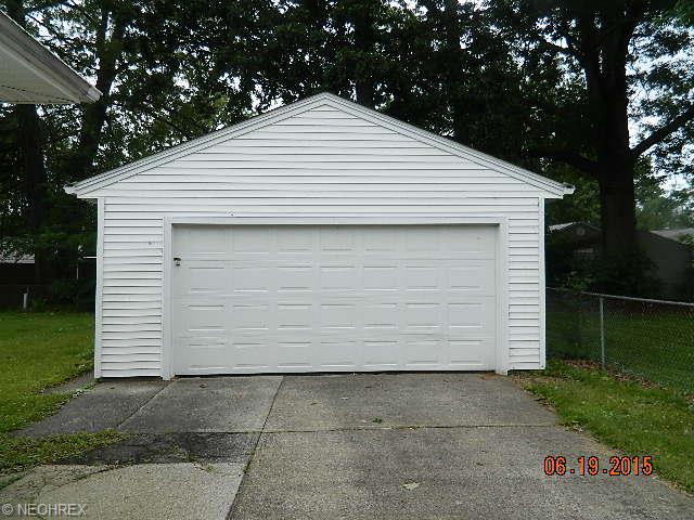 310 Beebe Ave, Elyria, OH 44035 photo 4