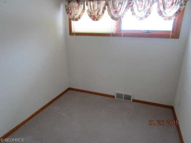 310 Beebe Ave, Elyria, OH 44035 photo 21