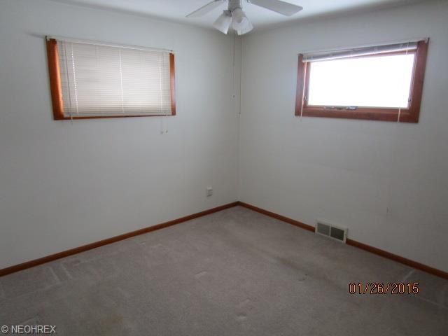 310 Beebe Ave, Elyria, OH 44035 photo 17
