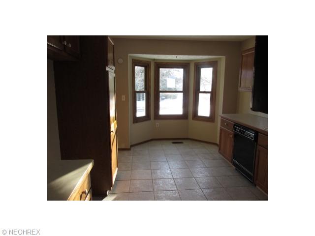 4725 Preserve Dr, Canton, OH 44708 photo 2